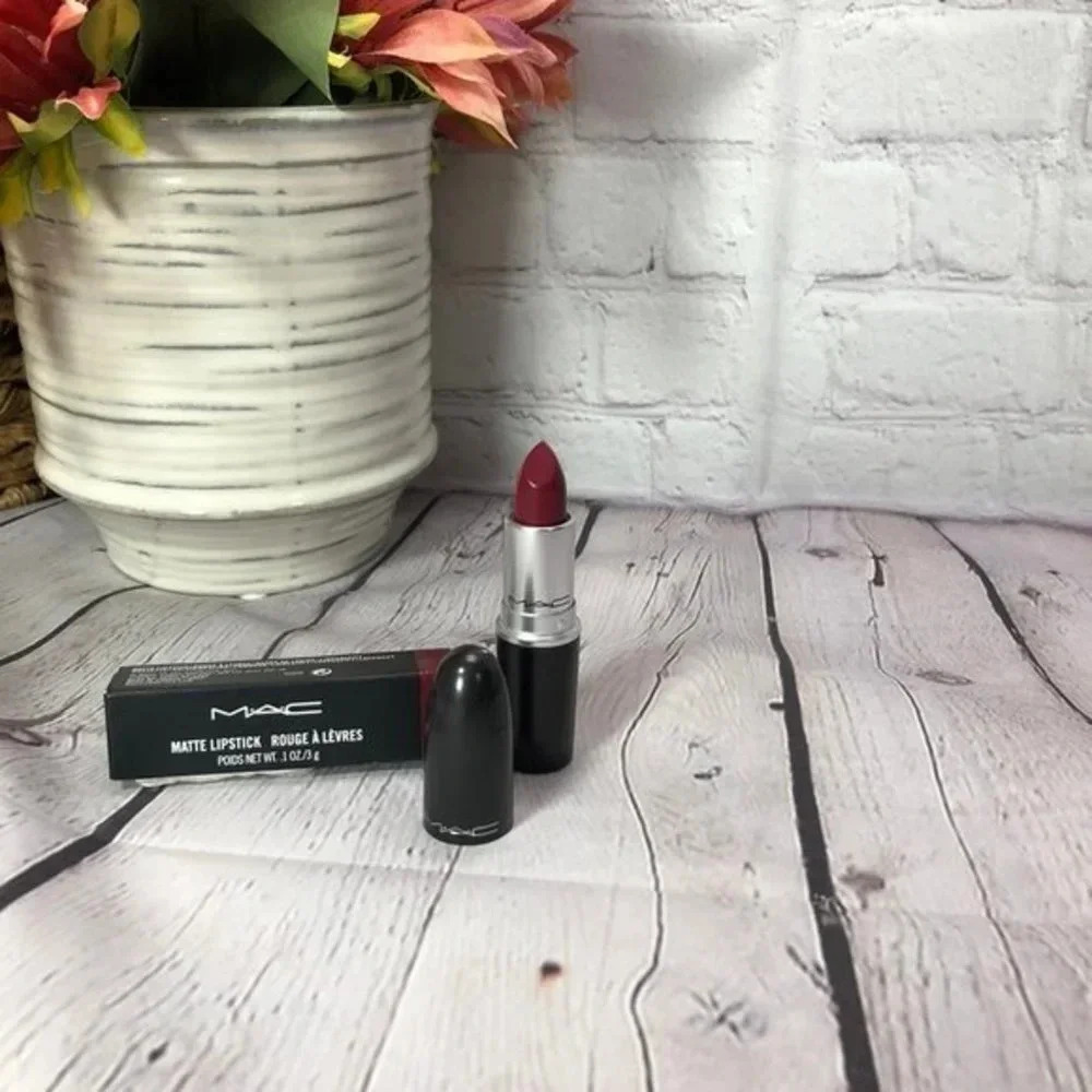 NWT MAC matte lipstick d is for danger 630